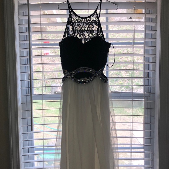 Prom Dress - Picture 1 of 3
